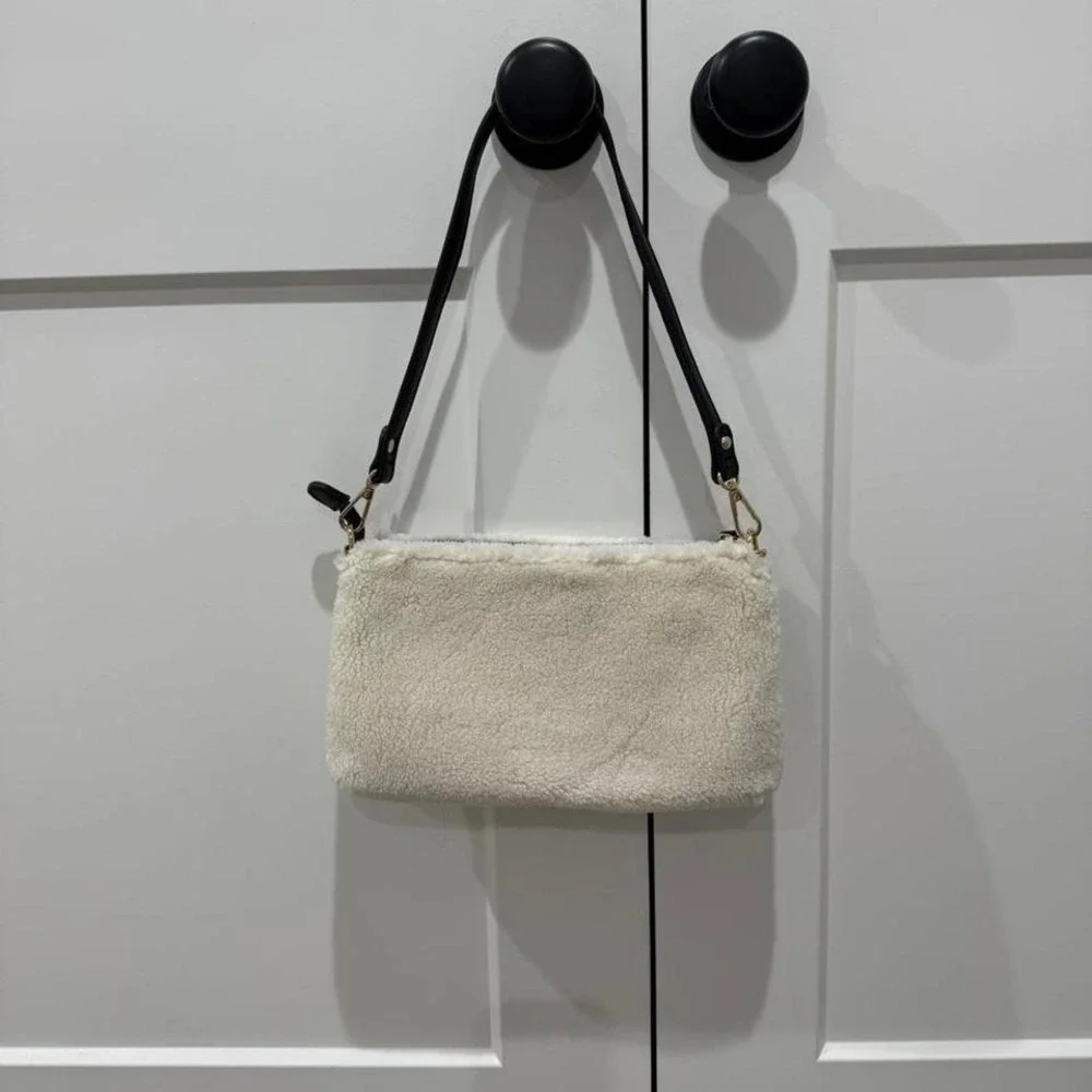 Like Dreams Cream Faux Shearling Baguette Bag Gold Chain ShoulderBag Cream/black